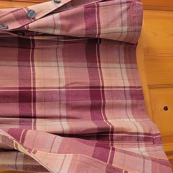 Stylish plaid wool shacket - Picture 4 of 6